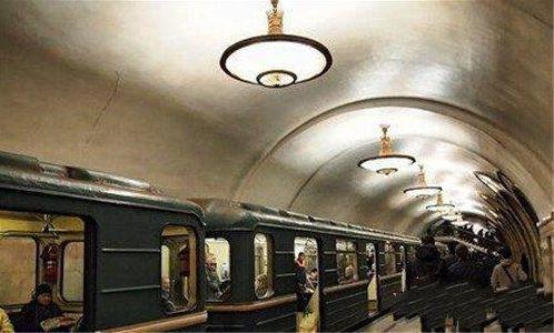 莫斯科地鐵神秘失蹤，最後找到了車廂，在裡面看到這個，警察看到立馬決定離開！！！  