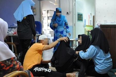 吉蘭丹中學100名老師學生集體「鬼上身」!!記者在外不斷聽見尖叫聲!(附上影片)