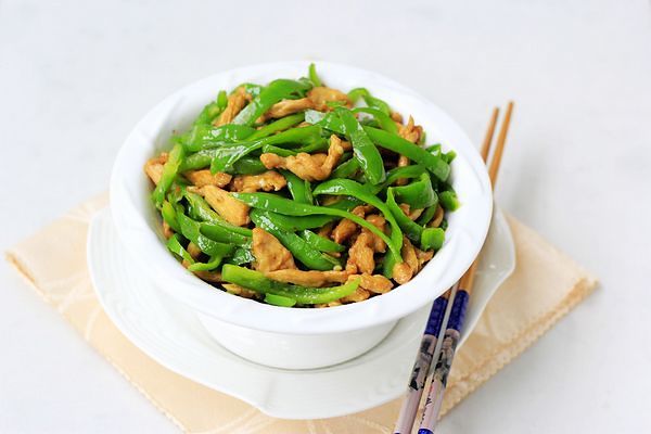 懒人最爱的家常菜青椒鸡肉丝 懒人最爱的家常菜青椒鸡肉丝