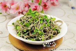 香椿苗拌豆腐丝