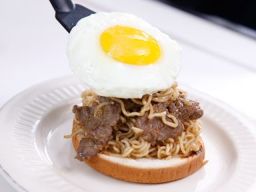 沙嗲牛肉面汉堡