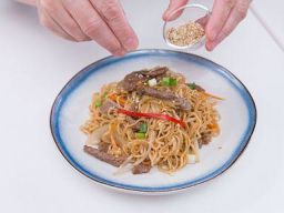 牛柳丝炒方便面