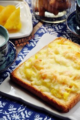 傻白甜式快手早餐：菠萝虾仁披萨