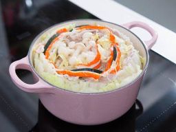 千层白菜肉片锅