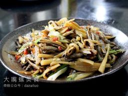 下饭神器酸笋炒小鱼干