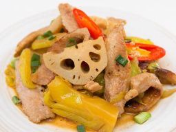 酸菜莲藕炒猪颈肉